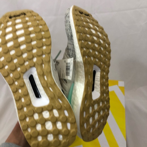 NWT women’s Adidas ultra boost size 7 - Picture 5 of 8